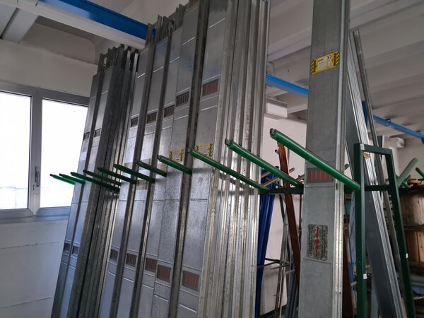 1#6840 Arredi da ufficio e ricambi automotive ed elettrici in vendita - foto 87