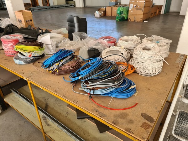 1#6840 Arredi da ufficio e ricambi automotive ed elettrici in vendita - foto 90