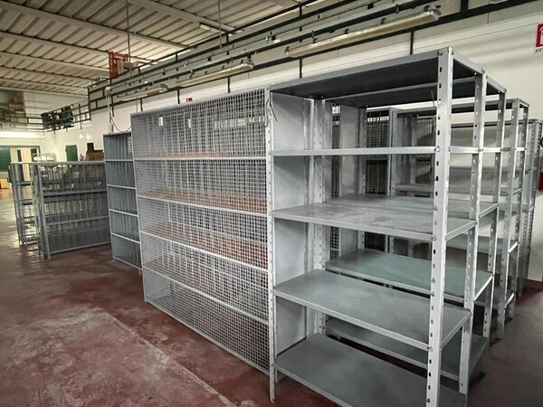 1#6841 Scaffalature e carrelli porta pelli in vendita - foto 6
