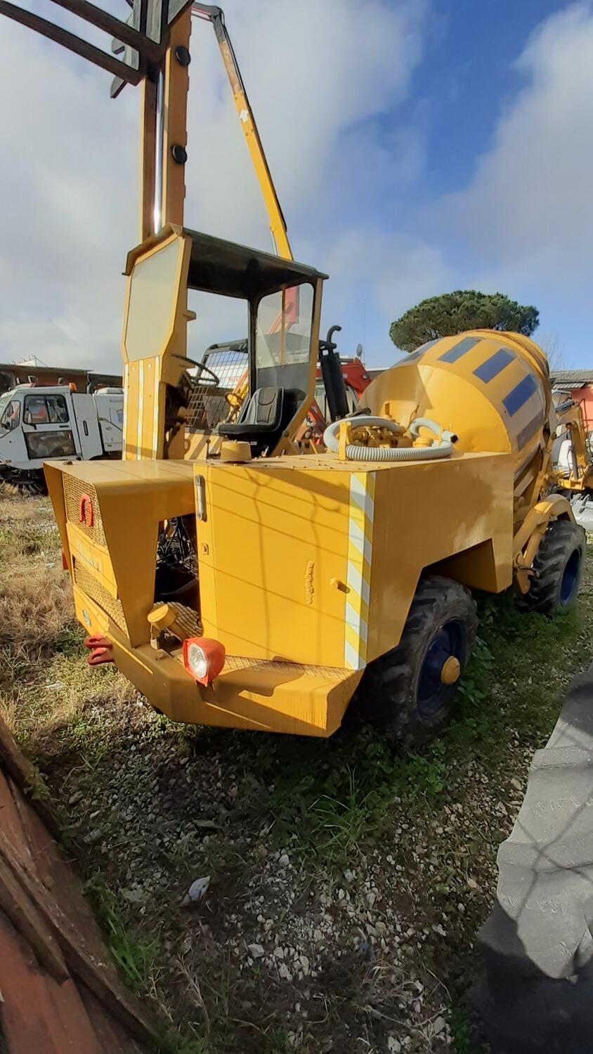 Lot Fiori cement mixer