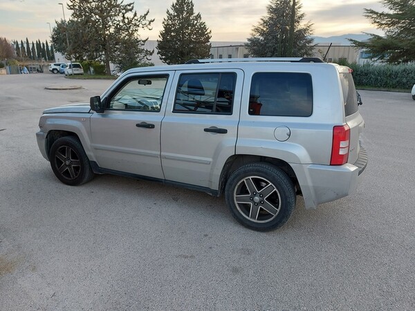 1#6880 Attrezzature edili e Jeep Patriot in vendita - foto 2