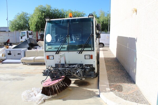 1#6883 Spazzatrice Iveco in vendita - foto 2