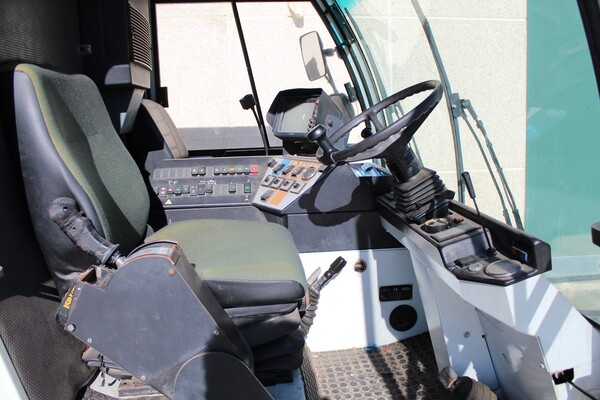 1#6883 Spazzatrice Iveco in vendita - foto 5