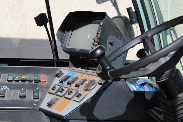 1#6883 Spazzatrice Iveco in vendita - foto 7