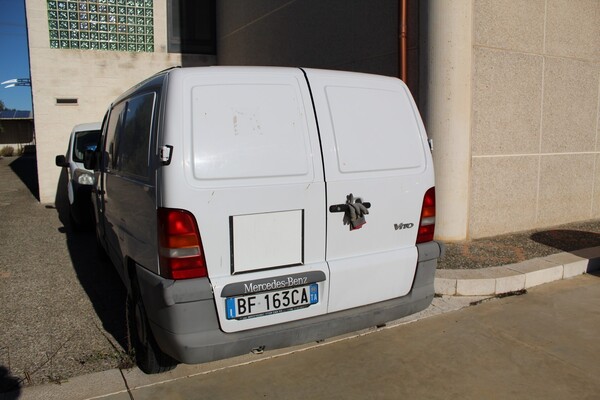 2#6883 Furgone cassonato Mercedes in vendita - foto 2