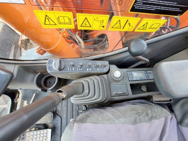 2#6884 Escavatore cingolato Hitachi ZX135US in vendita - foto 12