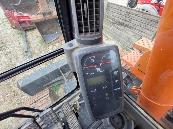 2#6884 Escavatore cingolato Hitachi ZX135US in vendita - foto 13