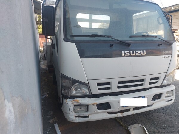1#6898 Autocarro Isuzu in vendita - foto 2