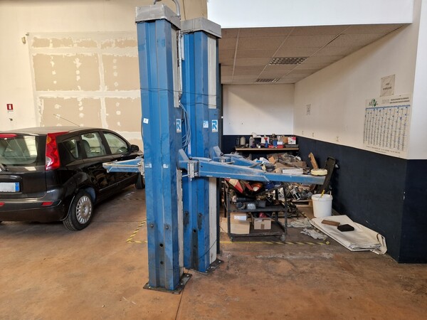 3#6900 Ricambi  e attrezzature per auto e ufficio in vendita - foto 18