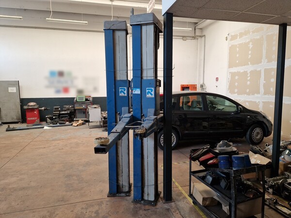 3#6900 Ricambi  e attrezzature per auto e ufficio in vendita - foto 20