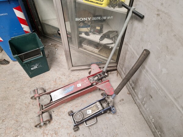 3#6900 Ricambi  e attrezzature per auto e ufficio in vendita - foto 23