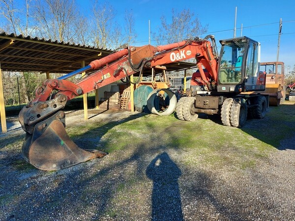 8#6932 Escavatore gommato O&K in vendita - foto 1