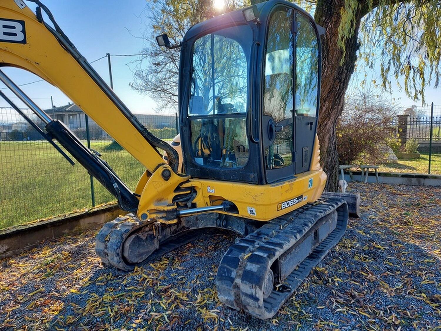 Lot JCB mini excavator