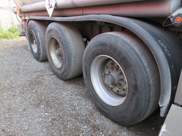 12#6937 Semirimorchio cisterna Bolgan in vendita - foto 10