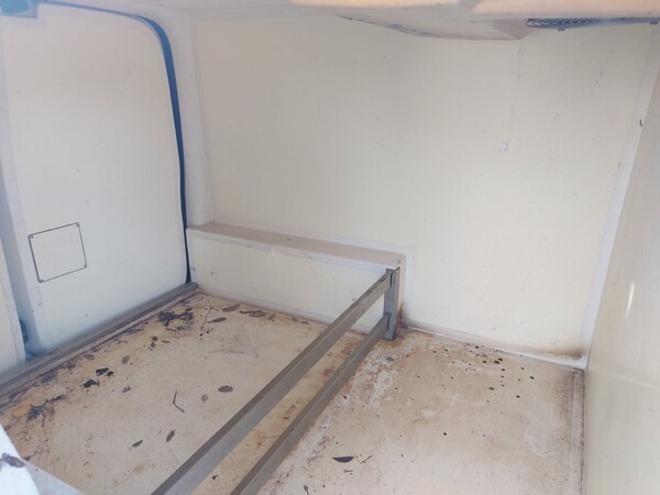 1#6945 Furgone isotermico Volkswagen Caddy e attrezzature da negozio in vendita - foto 11
