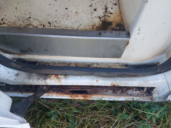 1#6945 Furgone isotermico Volkswagen Caddy e attrezzature da negozio in vendita - foto 14