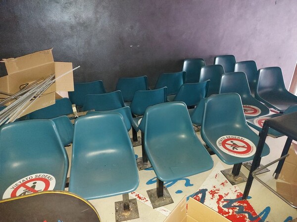7#6952 Sedute in plastica in vendita - foto 4
