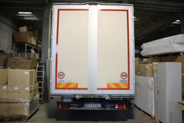 3#6954 Autocarri Iveco ed autovettura Mercedes in vendita - foto 2