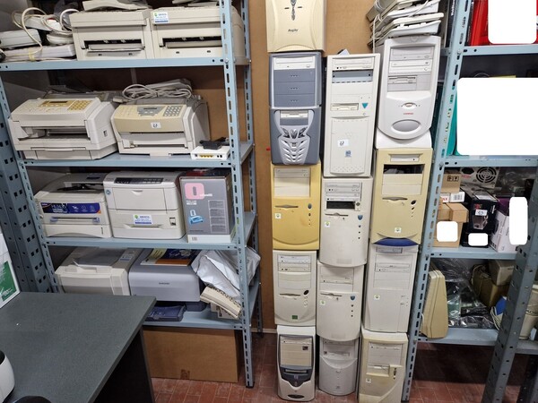 26#6960 Arredo e macchine elettroniche da ufficio in vendita - foto 20