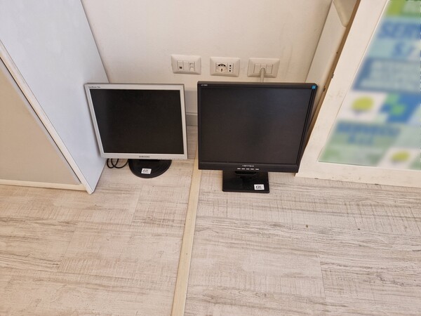 26#6960 Arredo e macchine elettroniche da ufficio in vendita - foto 44