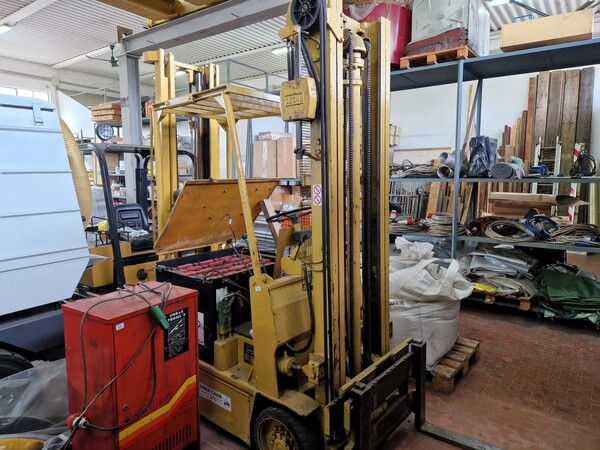 24#69601 Carrelli elevatori Caterpillar e Cesab in vendita - foto 8