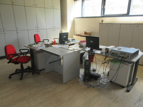 2#6975 Arredi da ufficio e attrezzature di laboratorio in vendita - foto 2