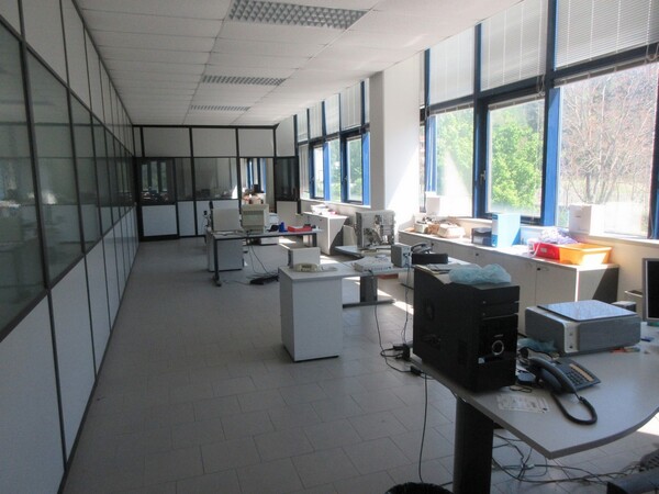 2#6975 Arredi da ufficio e attrezzature di laboratorio in vendita - foto 7