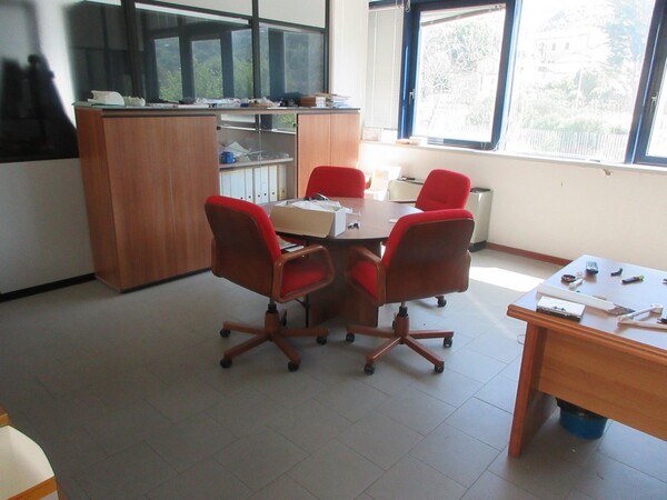 2#6975 Arredi da ufficio e attrezzature di laboratorio in vendita - foto 13