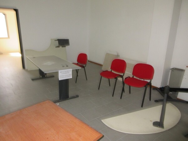 2#6975 Arredi da ufficio e attrezzature di laboratorio in vendita - foto 17