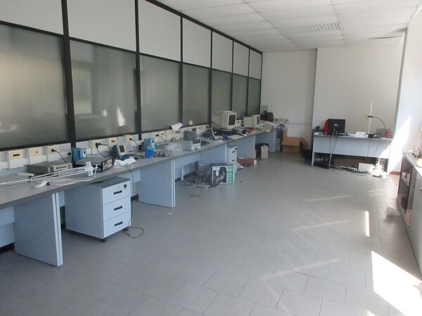 2#6975 Arredi da ufficio e attrezzature di laboratorio in vendita - foto 22