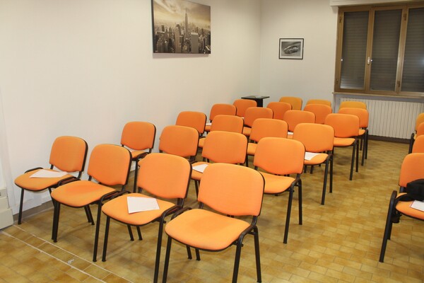 1#6988 Arredamento e attrezzatura da ufficio in vendita - foto 2