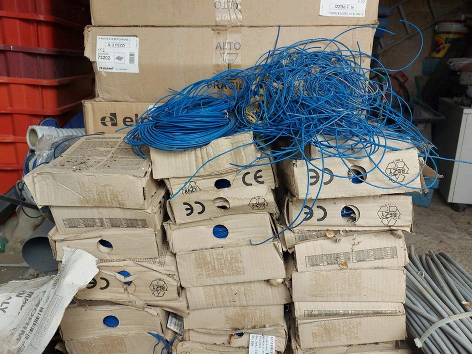Lot Electrical equipment