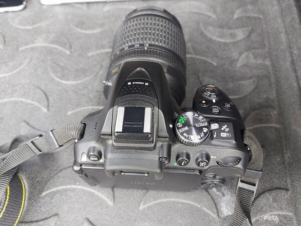 3#7003 Macchina fotografica Nikon e attrezzature da ufficio in vendita - foto 2