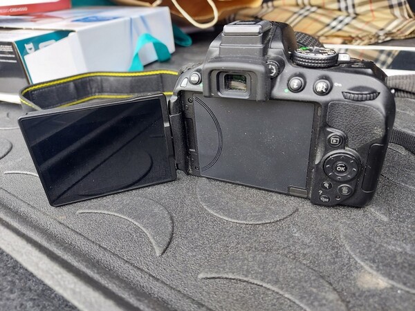 3#7003 Macchina fotografica Nikon e attrezzature da ufficio in vendita - foto 3