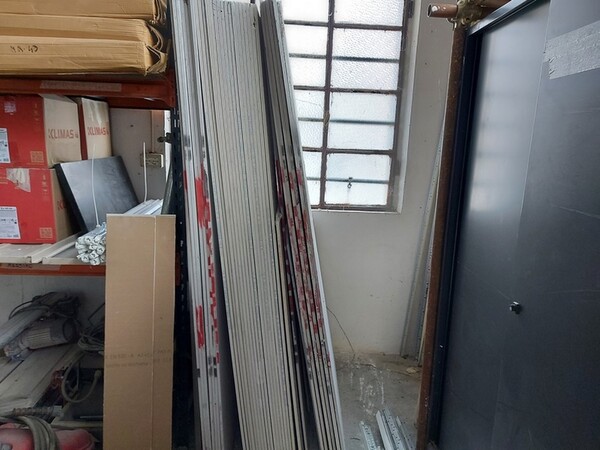 1#7010 Magazzino di materiale edile con attrezzature e utensili in vendita - foto 7