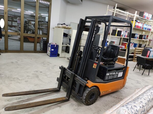 Carrelli elevatori in vendita