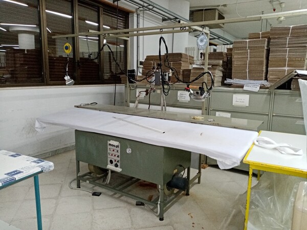 5#7030 Ferro da stiro e pressa stiratrice Macpi in vendita - foto 2