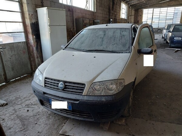23#7042 Automobile Fiat Punto Van in vendita - foto 1