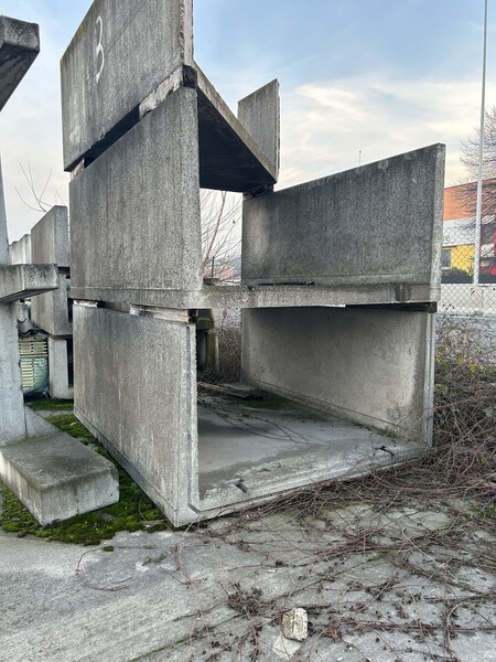 Varie edilizia in vendita