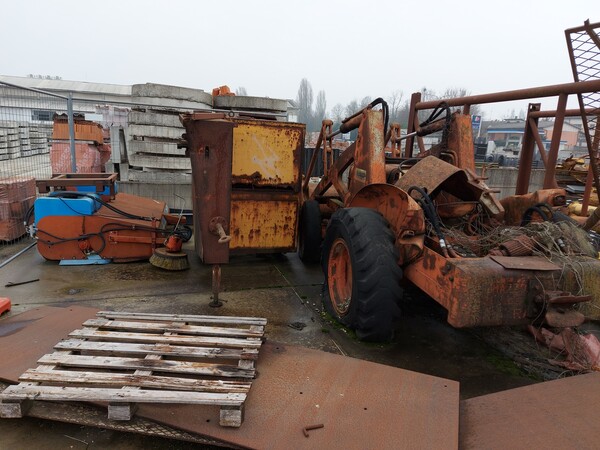 40#7042 Materiale ferroso e macchinari in disuso in vendita - foto 56