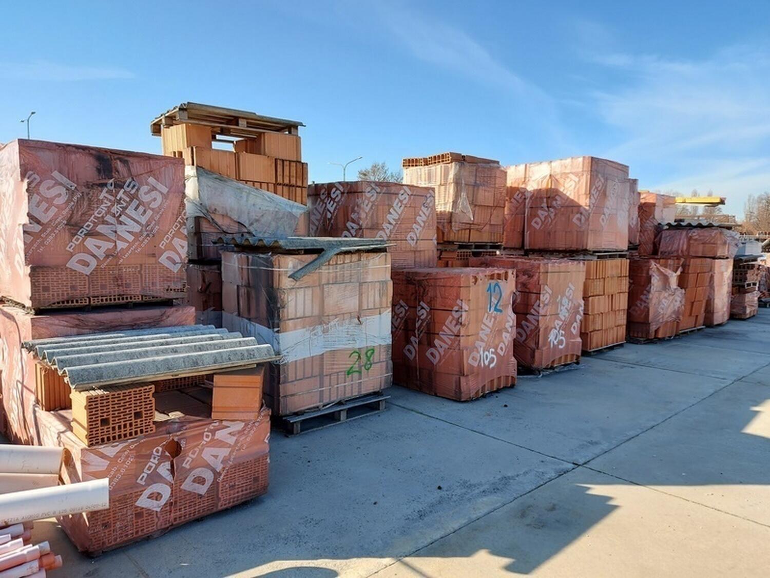 Lot Building materials