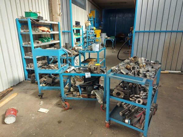 1#7046 Carpenteria metallica e attrezzatura da cantiere in vendita - foto 14