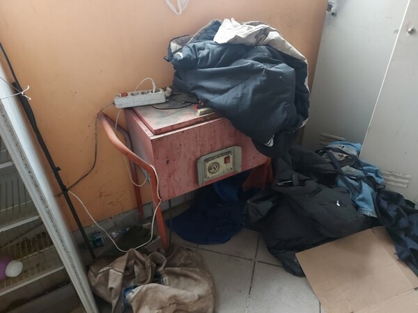 3#7049 Arredi e attrezzature per officina e ufficio in vendita - foto 5