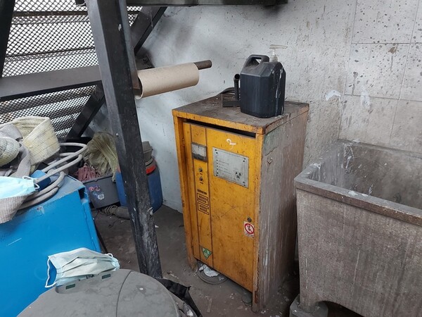 3#7049 Arredi e attrezzature per officina e ufficio in vendita - foto 7