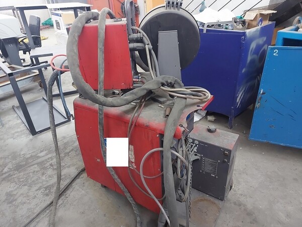 3#7049 Arredi e attrezzature per officina e ufficio in vendita - foto 9