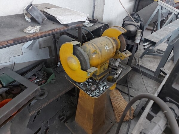 3#7049 Arredi e attrezzature per officina e ufficio in vendita - foto 26