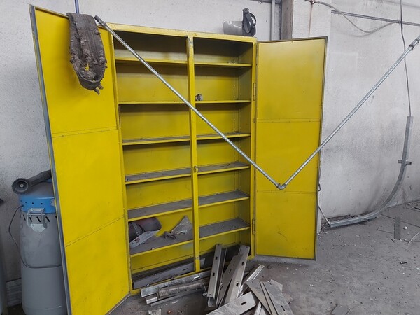 3#7049 Arredi e attrezzature per officina e ufficio in vendita - foto 37