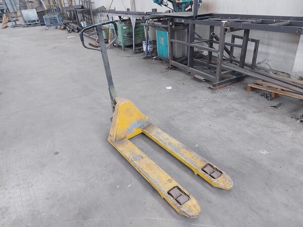3#7049 Arredi e attrezzature per officina e ufficio in vendita - foto 51