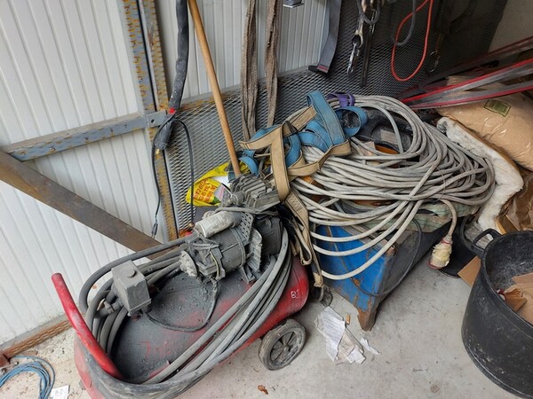 3#7049 Arredi e attrezzature per officina e ufficio in vendita - foto 66