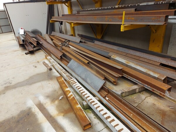 3#7049 Arredi e attrezzature per officina e ufficio in vendita - foto 73